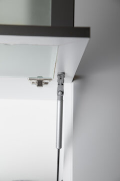 Lifting mechanism for kitchen doors.