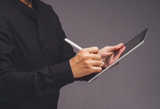 Signing Digital Document on Tablet with Stylus