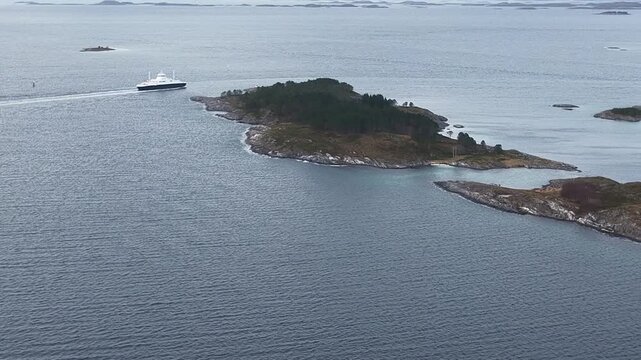 Norway Tj&oslash;tta Alsta Rot&oslash;d&oslash;ya Mindlandet Islands Vefsnfjord Stokkafjorden Leirfjord Hamnesleira Alstahaug Nordland Skeilia Nature Reserve