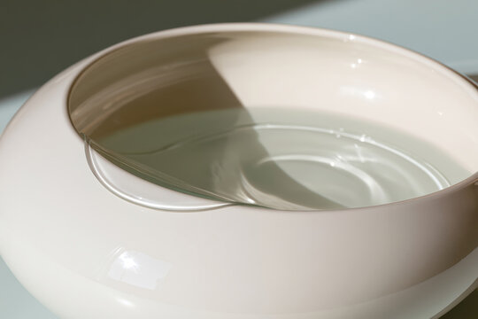This elegantly designed round bowl features a smooth inner glass surface, reflecting light beautifully while showcasing simplicity and modern aesthetics in its form.