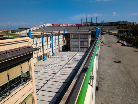 Circuito de pruebas de coches en el tejado de un edificio