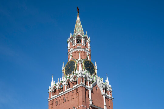 The Kremlin chimes on the Spasskaya Tower. The Moscow Kremlin