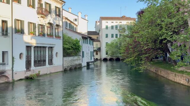 Video of the famous canals in the historic center of Treviso.