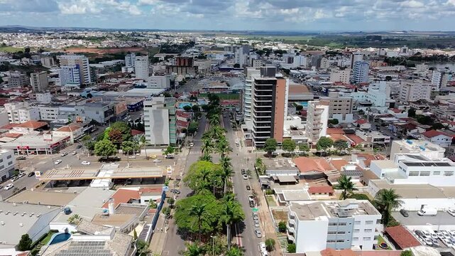 Vista a&eacute;rea da Avenida Get&uacute;lio Vargas, Patos de Minas