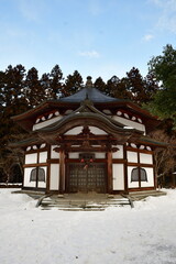 Fototapeta premium 雪景色の福満虚空藏菩薩圓藏寺（福島県柳津町）