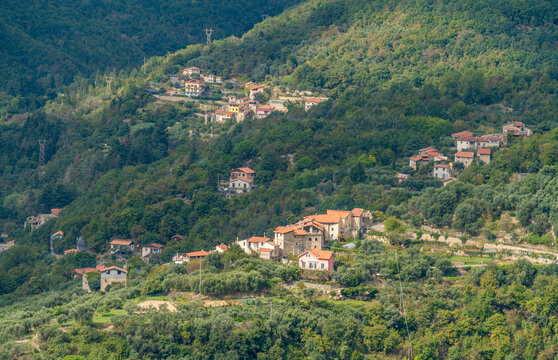 Around Castelvecchio di Rocca Barbena