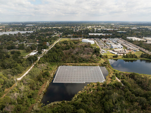 Floating solar array panel installation situated in a calm pond surrounded by a community landscape in Altamonte Springs, Florida, USA. November 11, 2025. 
