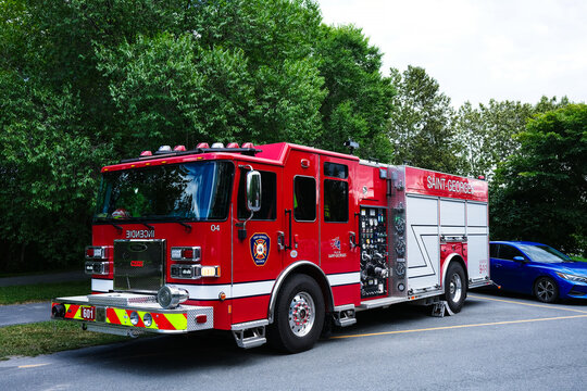 Un camion de pompier de la ville de Saint-Georges de Beauce, 911, Qu&eacute;bec, Canada.	
