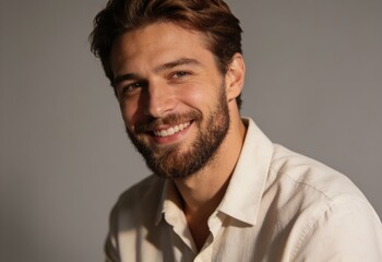 Obraz premium Handsome young man smiling in a modern studio portrait with copy space