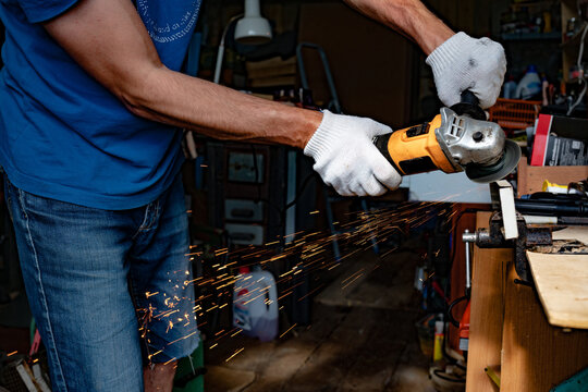 cracked worker hands