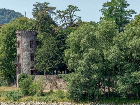 Bad S&auml;ckingen in Baden-W&uuml;rttemberg am Hochrhein. Der Diebsturm, hohe und schlanke Rundturm, mittelalterlichen Stadtbefestigung auf der einstigen S&auml;ckinger Insel
