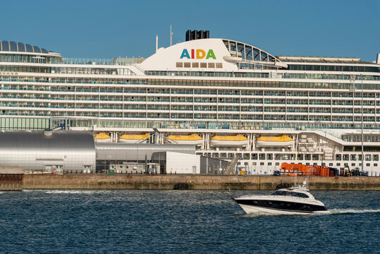 Southampton Doxks southern England UK. 26.07.2026. A larg white cruise liner the AIDA Perla is moored at a Southampton terminal while a sleek speedboat cuts through the blue water