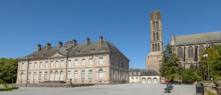 Cath&eacute;drale Saint-&Eacute;tienne  et l'&eacute;v&ecirc;ch&eacute; de Limoges en Haute-Vienne France