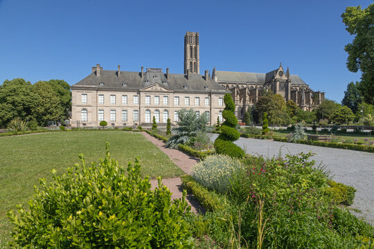 Cath&eacute;drale Saint-&Eacute;tienne  et l'&eacute;v&ecirc;ch&eacute; de Limoges en Haute-Vienne France
