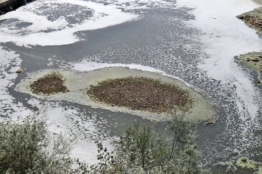 Benevento - Schiuma sul Fiume Calore da Via Lungocalore Manfredi di Svevia