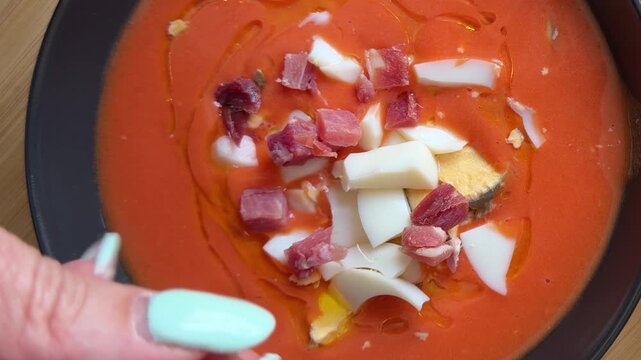 Making salmorejo with fresh ingredients and a touch of creativity
