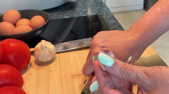 Making salmorejo with fresh ingredients and a touch of creativity