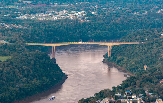 Evening Calm at Tancredo Neves Bridge on the Brazil&ndash;Argentina Border