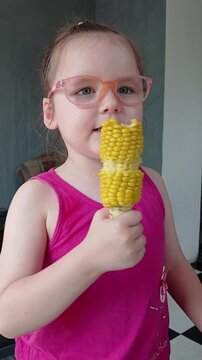 Funny video. A 4-year-old girl sings and speaks into an imaginary microphone (corncob), then starts to nibble on it.