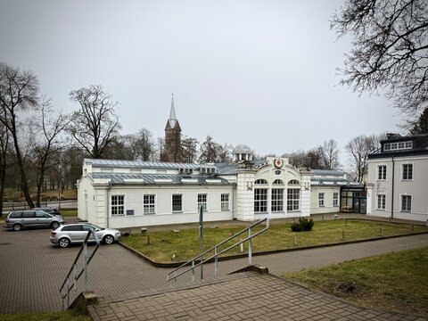 &bdquo;Tulpes&ldquo; Sanatorium in Bir&scaron;tonas, Lithuania features a historic building with a white fa&ccedil;ade and arched windows. The structure, associated with the Red Cross mud and water healing