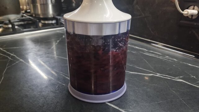 Making a redcurrant smoothie