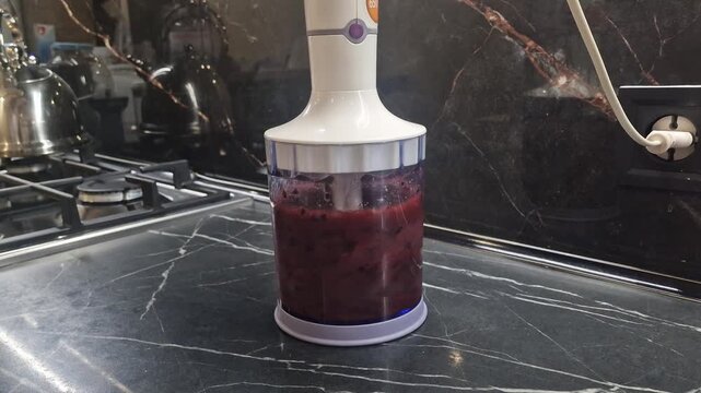 Making a redcurrant smoothie