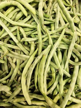 Green pea pods
