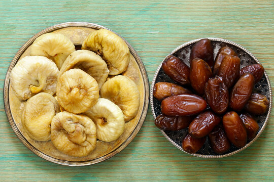 Oriental sweets (baklava, rahat loachum) and dried fruits