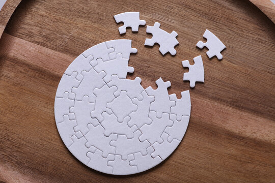 White blank circle puzzle on a wooden tray