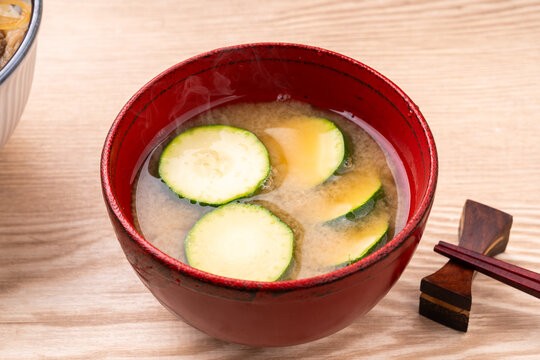 ズッキーニの味噌汁