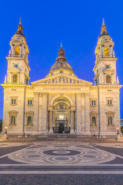 St. Stephen&rsquo;s Basilica, Szent Istv&aacute;n Bazilika, a large 19th century cathedral with a dome and two pillars, and pediment over the entrance in the city of Budapest