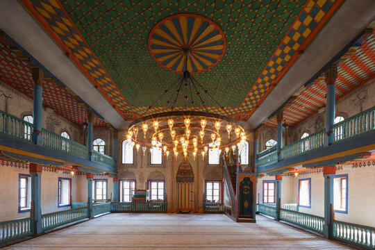The Painted Mosque, &Scaron;arena Džamija in Travnik, a 19th century mosque. Ottoman architecture, the large room with a balcony and pillars, and decorated ceiling and huge chandelier.