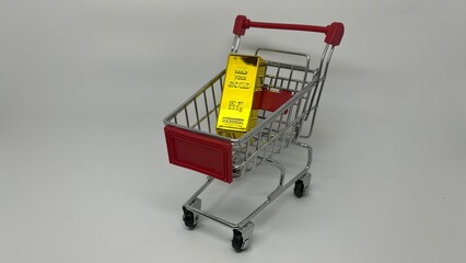 Front view of single gold bar inside shopping cart © fuad chasan