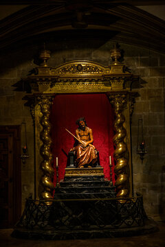 statue of jesus with stigmata