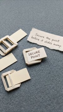 Handwritten note advising to secure the point for Low Attention Span, on a textured background