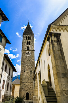 Kurtatsch, Dorf, Kirche, Pfarrkirche, Vigiliuskirche, Weindorf, Weinstrasse, Weinberg, Etschtal, Aussicht, Wanderweg, Fr&uuml;hling, Sommer, S&uuml;dtirol, Italien