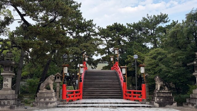 住吉大社の反橋を正面から望む