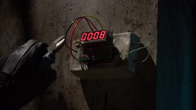 A bomb is deactivated in the last second.