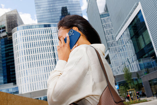 Urban Business Woman Smartphone