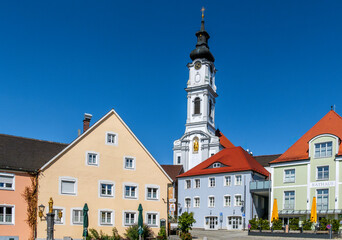 Fototapeta premium Kirche St. Alto und St. Birgitta, Historischer Marktplatz, Altomünster, Landkreis Dachau, Oberbayern, Bayern Deutschland