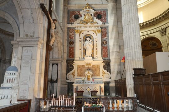 La basilique Notre-Dame de Boulogne, ville de Boulogne sur Mer, d&eacute;partement du Pas de Calais, France
