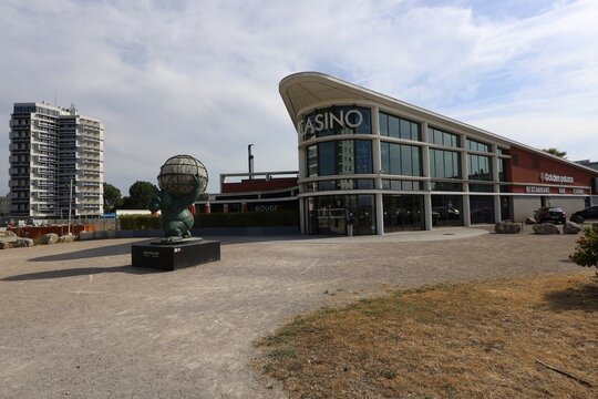 Casino, &eacute;tablissement de jeu, vue de l'ext&eacute;rieur, ville de Boulogne sur Mer, d&eacute;partement du Pas de Calais, France