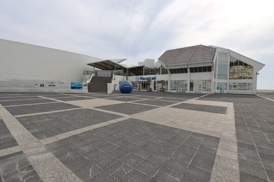 Nausicaa, centre national de la mer, aquarium g&eacute;ant, vue de l'ext&eacute;rieur, ville de Boulogne sur Mer, d&eacute;partement du Pas de Calais, France