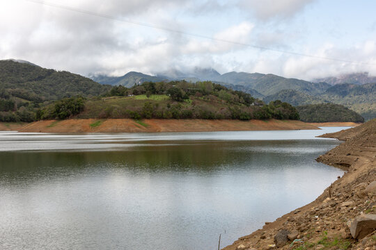 Imagem de lago da represa