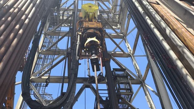 Upward View of Derrick, Top Drive System (TDS), Jack-Up Rig Mast Structure and Fingerboard Layout