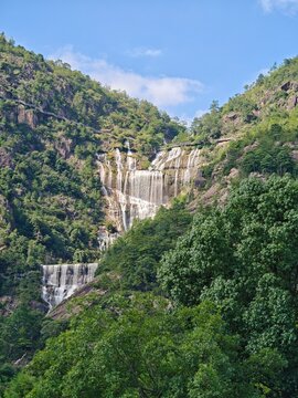 Waterfall in Taizhou's Tiantai Region (Zhejiang, China)