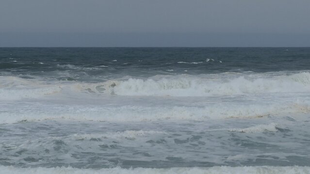 Rough ocean waves on a cloudy day