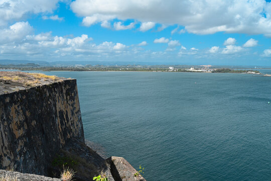 Panoramic view of the city of San Juan. From here you can see the Capitolio and el Morro .