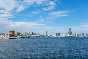 Fototapeta premium 高雄港から眺める高雄市のウォーターフロント