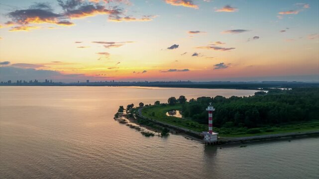 Hefei Chaohu Binhu Pier Aerial Timelapse: Golden Light on Lake, Lighthouse and City Silhouette Paint Dusk Canvas